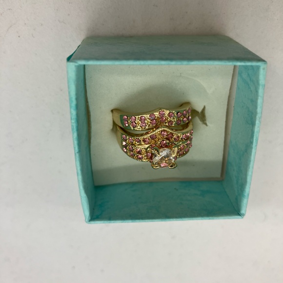 Stunning pink and clear gold plated double band ring set - Picture 2 of 2